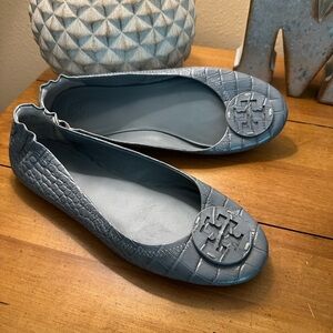 Minnie croc-embossed ballet flat